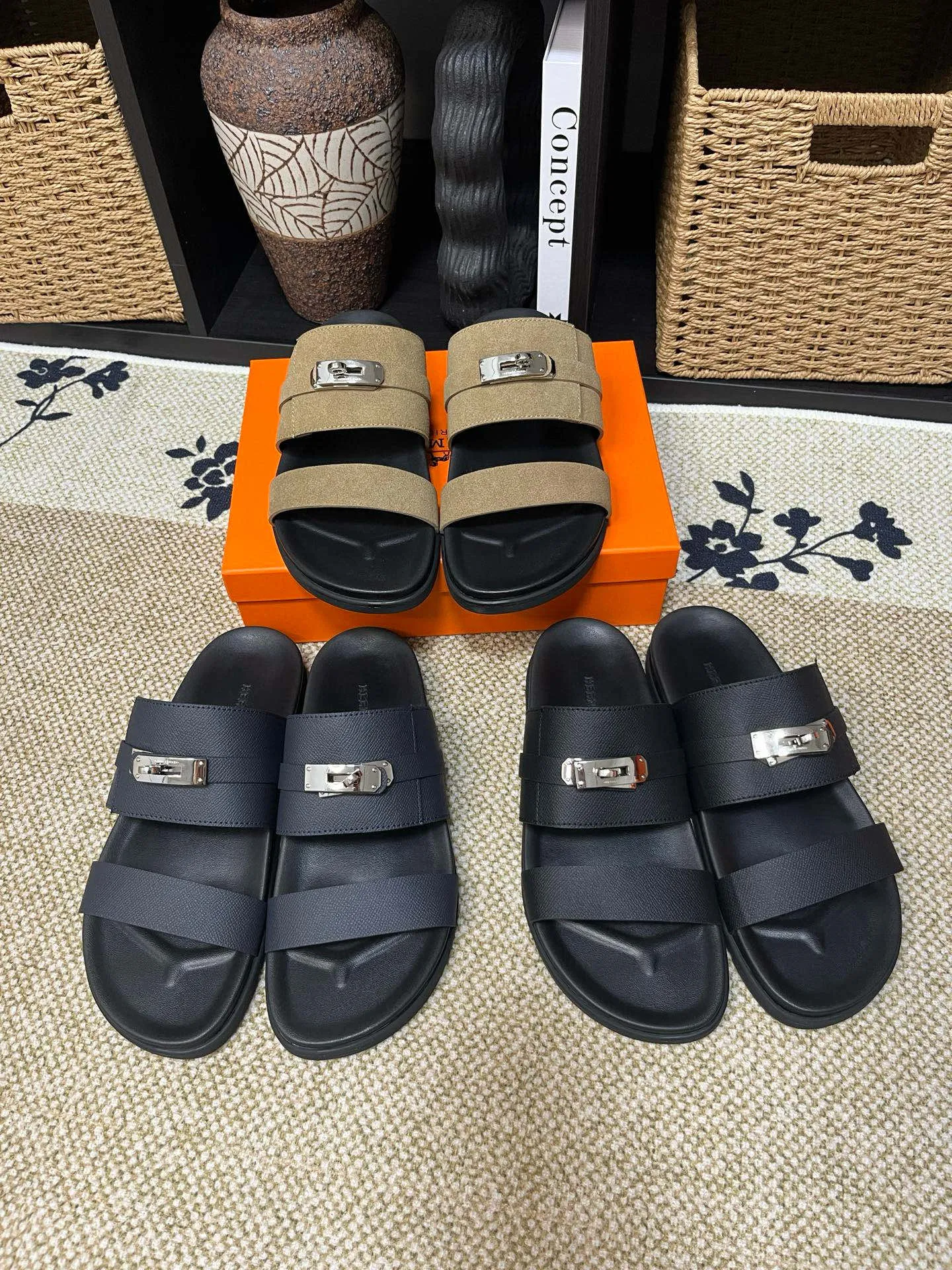 P300 Long-term stock Hermes men’s Kazimir slippers for couples - top quality woven calfskin functional sandals with intertwined uppers inspired by the “H” iconic pattern to create a casual look, perfect for summer. Imported cowhide + cowhide lining + TUP outsole Size: 35-46
